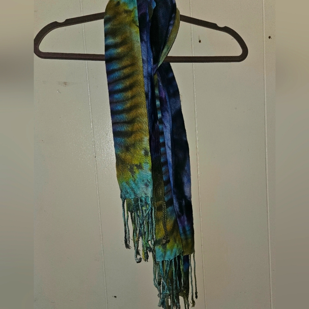 BRIGHTLY TWISTED TIE FRINGE SCARF